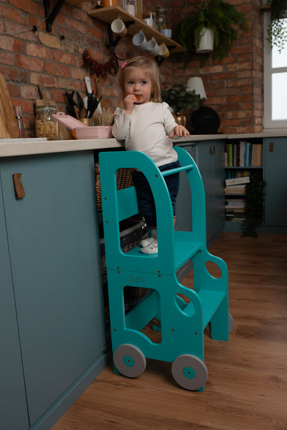 2-i-1 hjälptorn och aktivitetsbord.