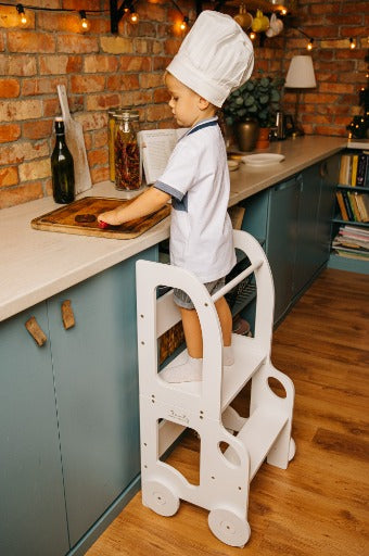 2-i-1 hjälptorn och aktivitetsbord.