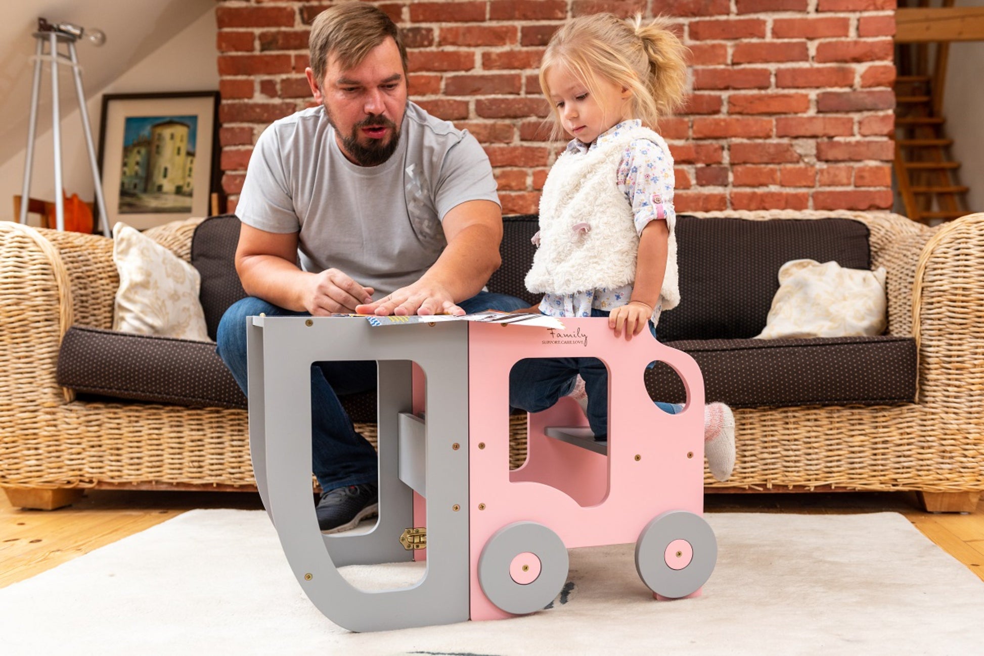 2-i-1 hjälptorn och aktivitetsbord. Family-scl