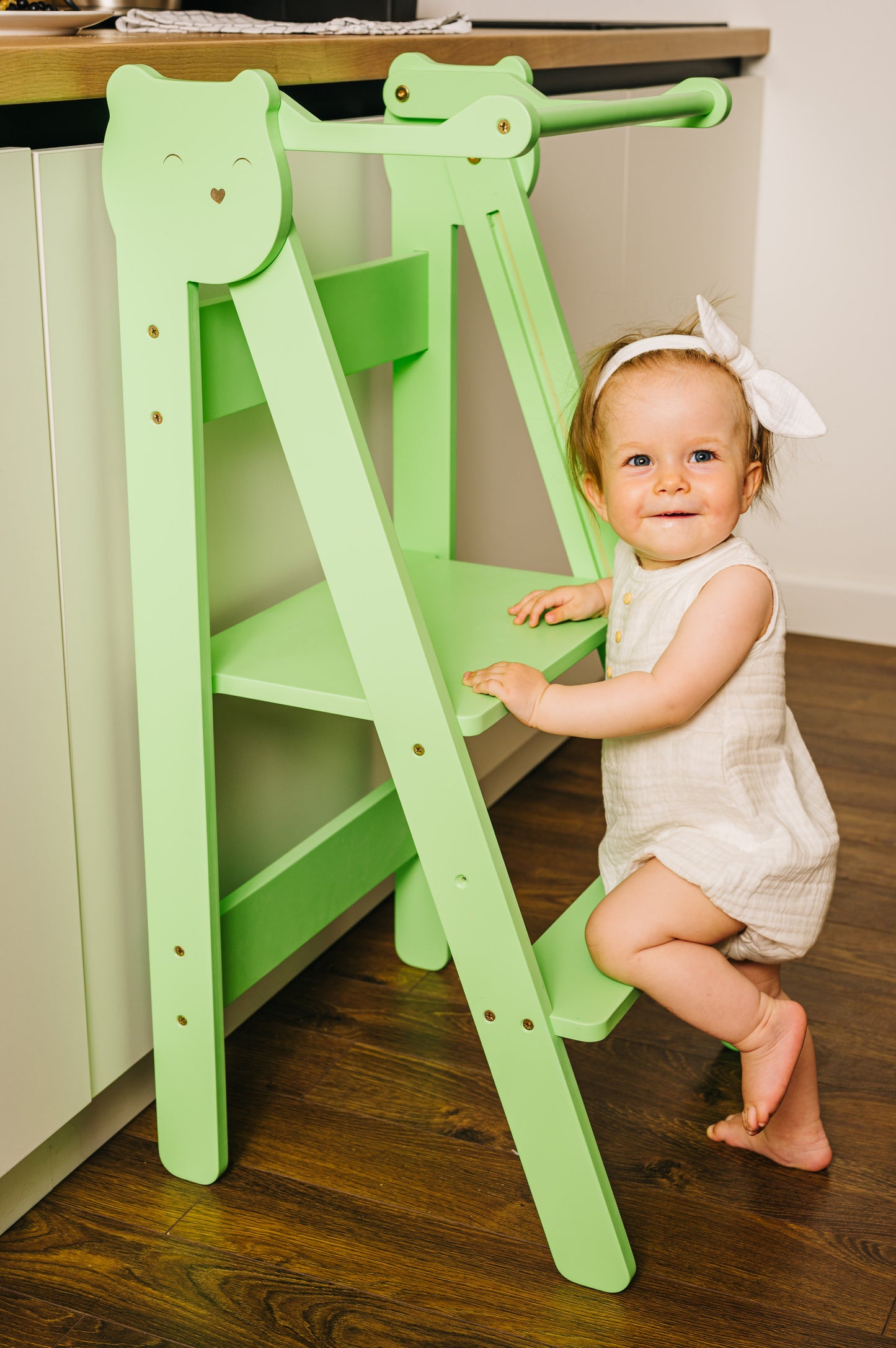 Hopfällbar och justerbar stegpall