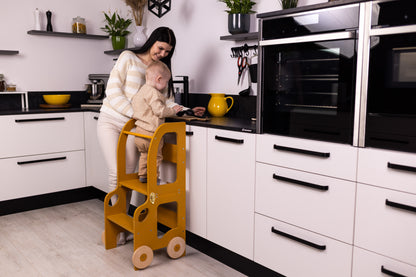 2-i-1 hjälptorn och aktivitetsbord.