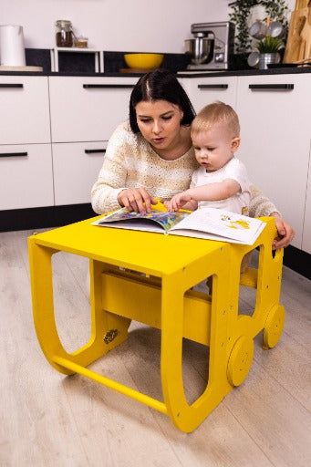 2-i-1 hjälptorn och aktivitetsbord.